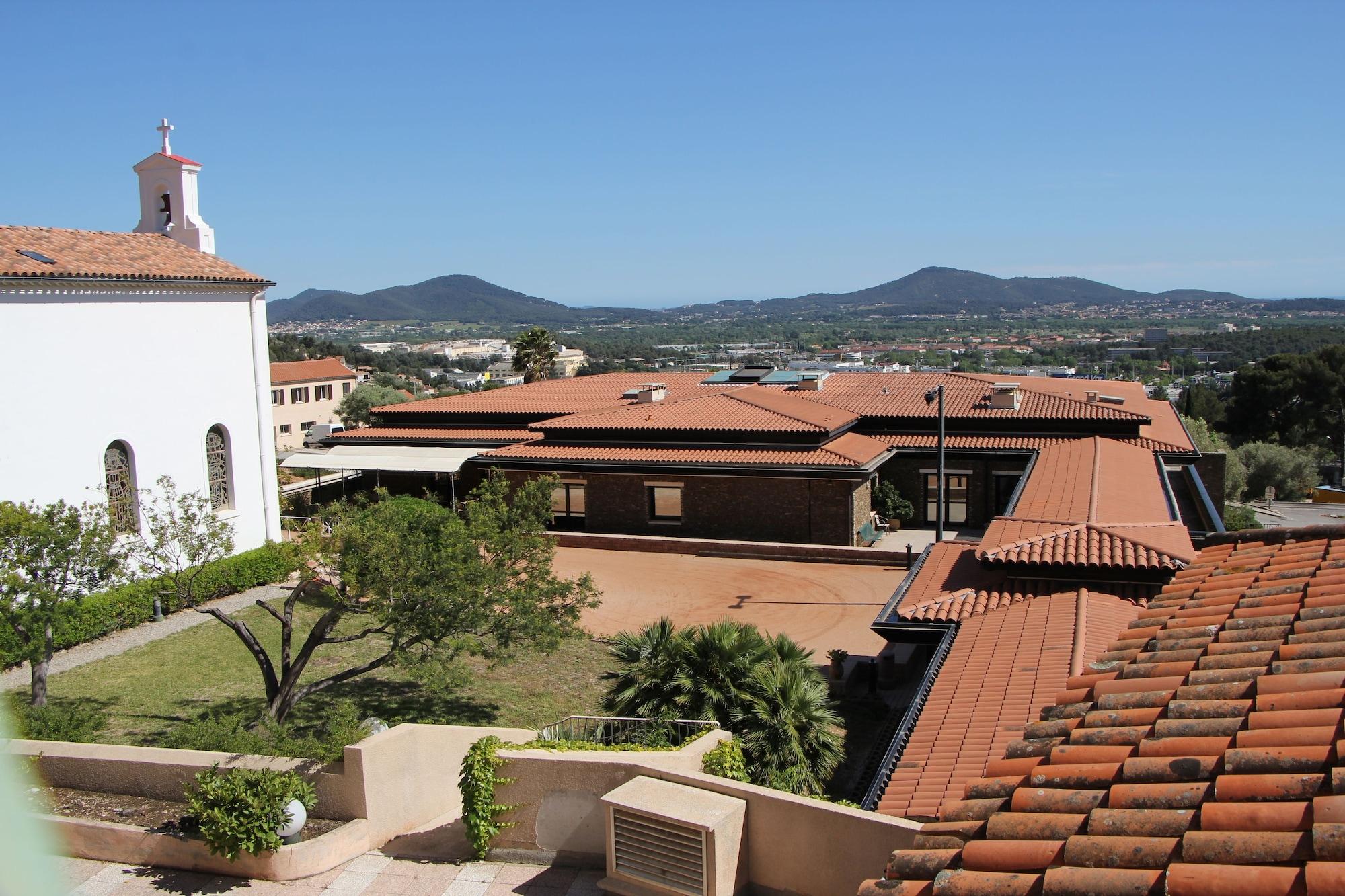 Domaine Des Gueules Cassees Hotel 3*